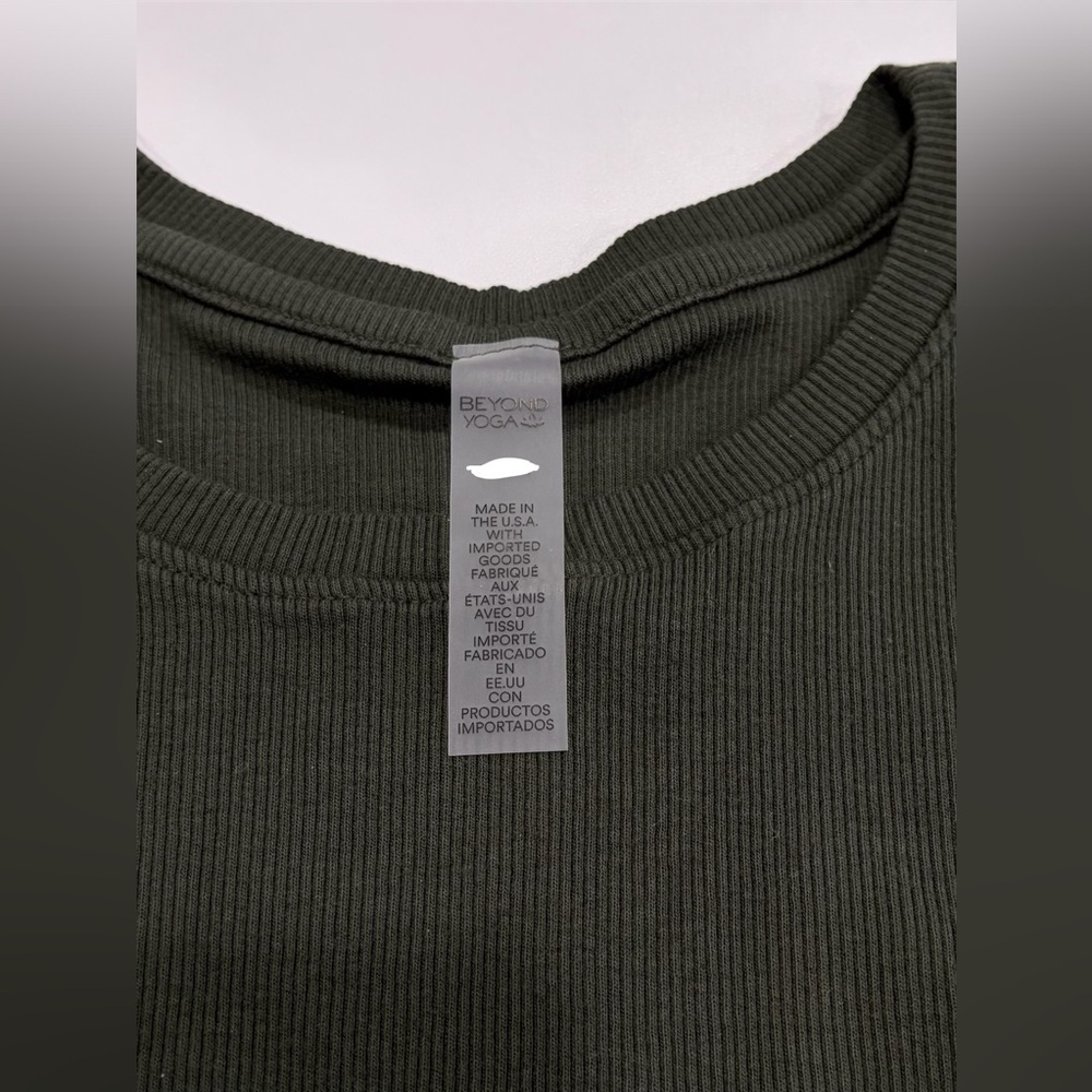 Beyond Yoga Women's Small Rib Baby Tee Olive Ink Dark Green NWT T-Shirt Cropped - Picture 4 of 8
